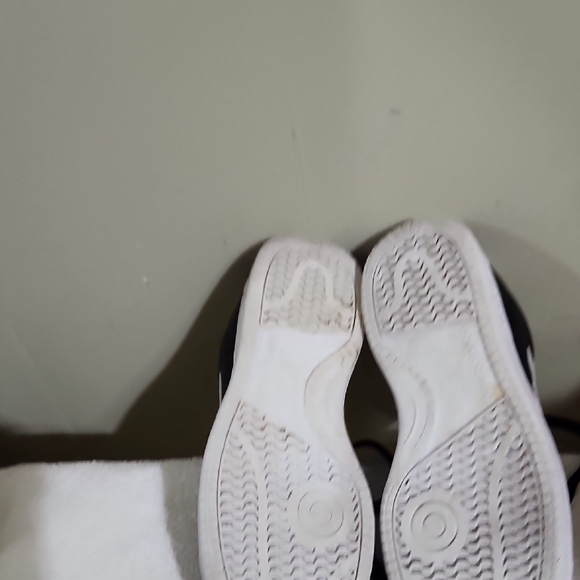 New Balance Men's Black Sneakers - Picture 2 of 7